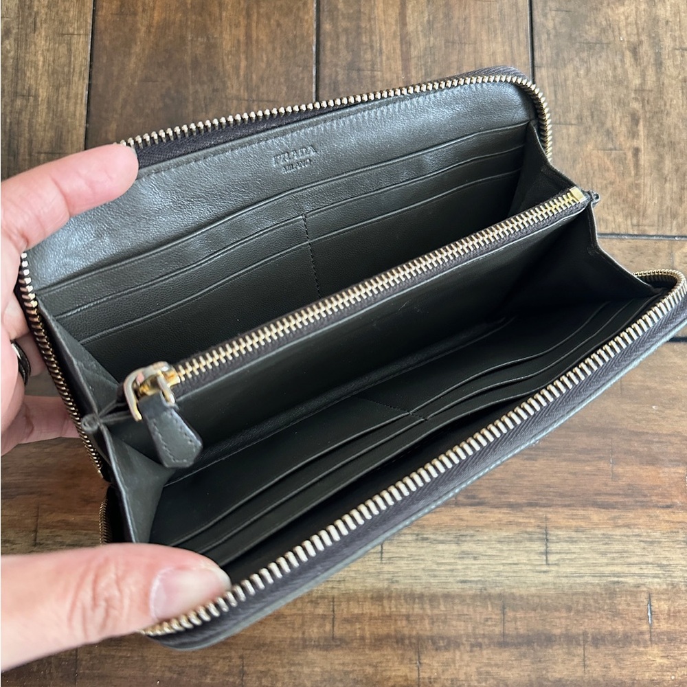 PRADA Wallet - Picture 4 of 8